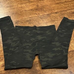 SPANX women’s dark camouflage leggings